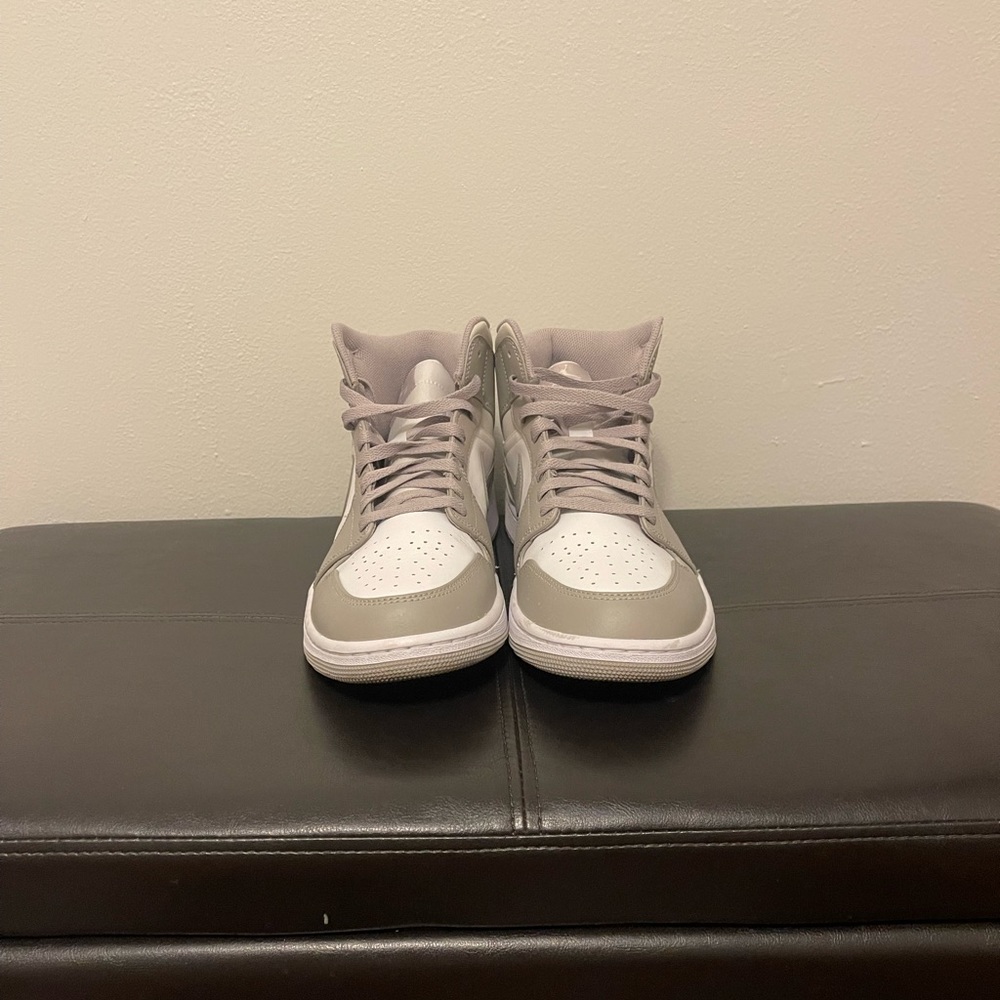 Men’s Jordan Ones - Picture 2 of 4